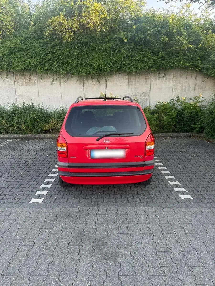 Gebraucht Opel Zafira Elegance 125 PS (91 kW) 2002 Rot Van / Kleinbus