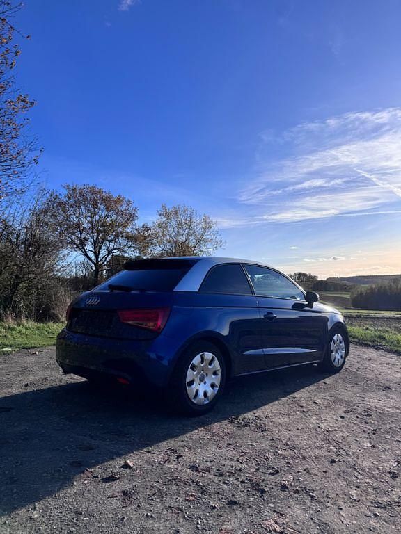 Gebraucht Audi A1 Attraction 86 PS (63 kW) 2013 Blau Kleinwagen