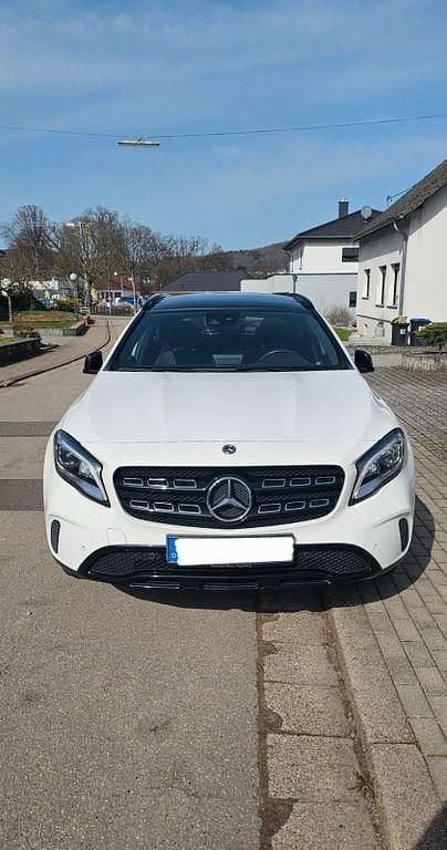 Gebraucht Mercedes GLA220 184 PS (135 kW) 2018 Weiß SUV