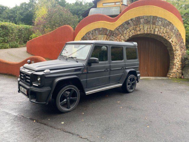 Schwarz metallic Gebraucht 2001 Mercedes G400 AMG SUV | 17.720 € - Bild 1/4