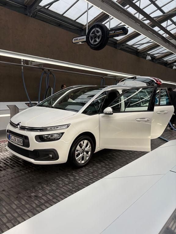 Weiß Gebraucht 2019 Citroën C4 SpaceTourer Feel Van / Kleinbus | 11.400 € (Fairer Preis) - Bild 1/4