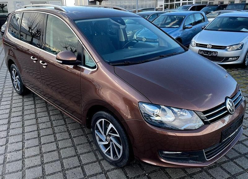 Gebraucht VW Sharan Sound 150 PS (110 kW) 2017 Braun Van / Kleinbus