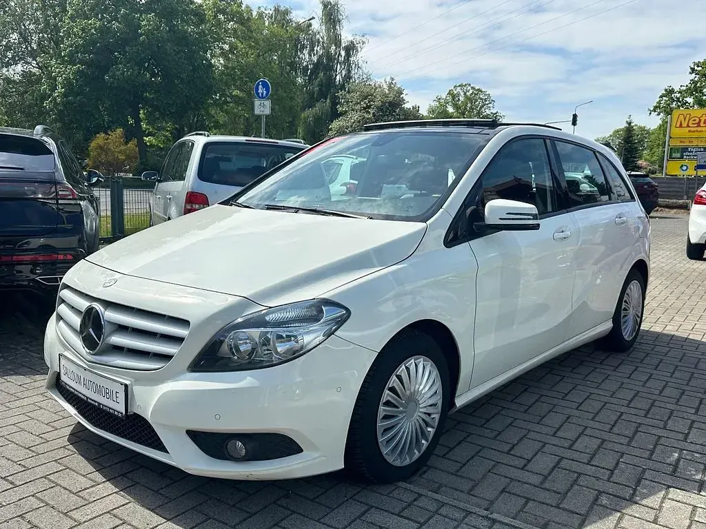 Gebraucht Mercedes B180 122 PS (89 kW) 2013 Weiß Kleinwagen