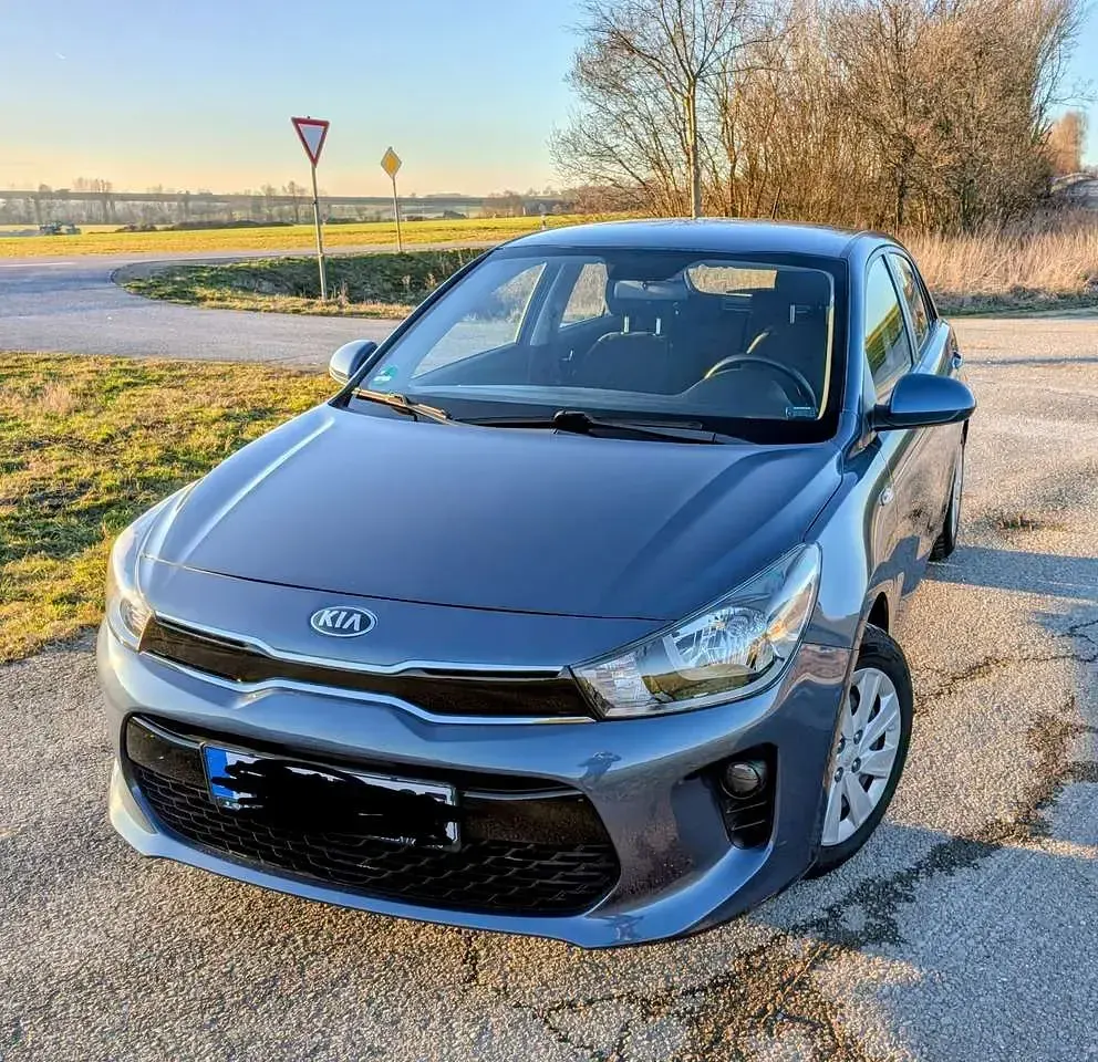 Używany Kia Rio Edition 7 84 KM (61 kW) 2017 Sedan/Limuzyna