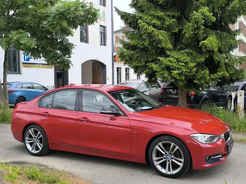 Gebraucht BMW 320 Comfort Edition 184 PS (135 kW) 2012 Rot Limousine