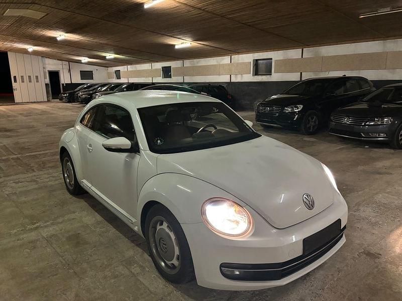 Gebraucht VW Beetle Design 105 PS (77 kW) 2015 Weiß Kleinwagen