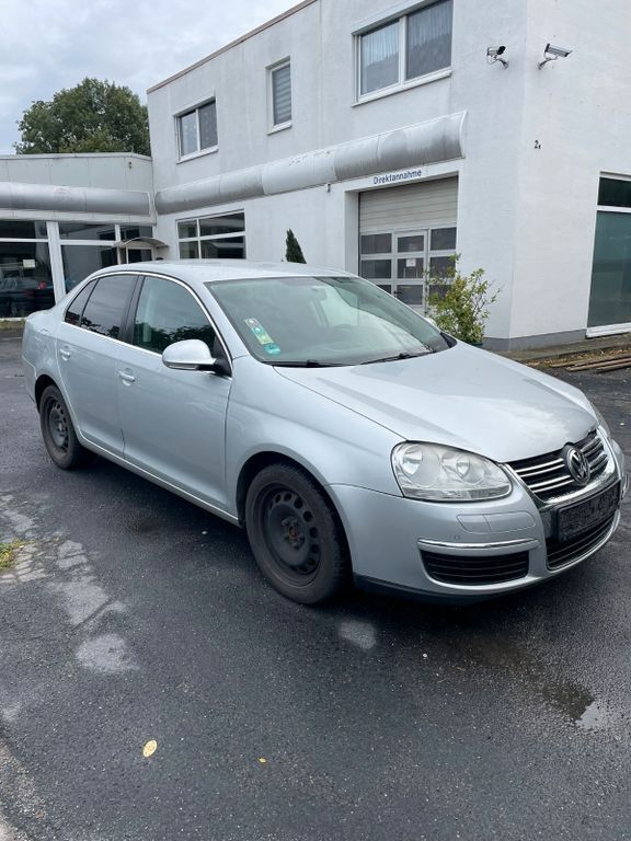 Silber Gebraucht 2009 VW Jetta Comfortline Limousine | 1.600 € (Guter Preis) - Bild 1/4