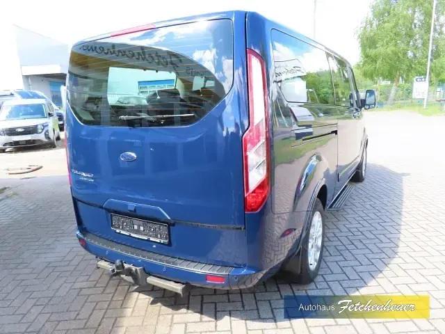 Gebraucht Ford Tourneo 185 PS (136 kW) 2022 Blau Van / Kleinbus