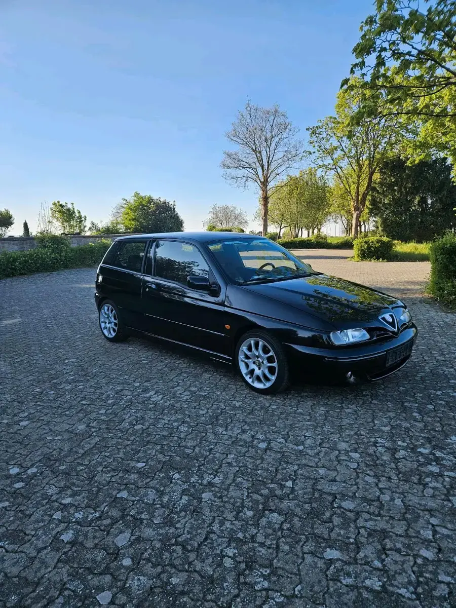 Second-hand Alfa Romeo 145 2001 Verde Hatchback