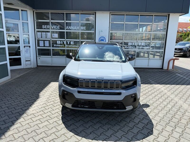 Grau Neu 2025 Jeep Avenger Summit SUV | 30.750 € (Etwas zu teuer) - Bild 1/4
