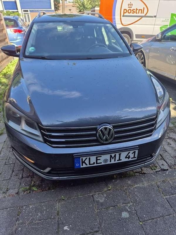 Grau Gebraucht 2012 VW Passat Kombi | 5.600 € (Fairer Preis) - Bild 1/4