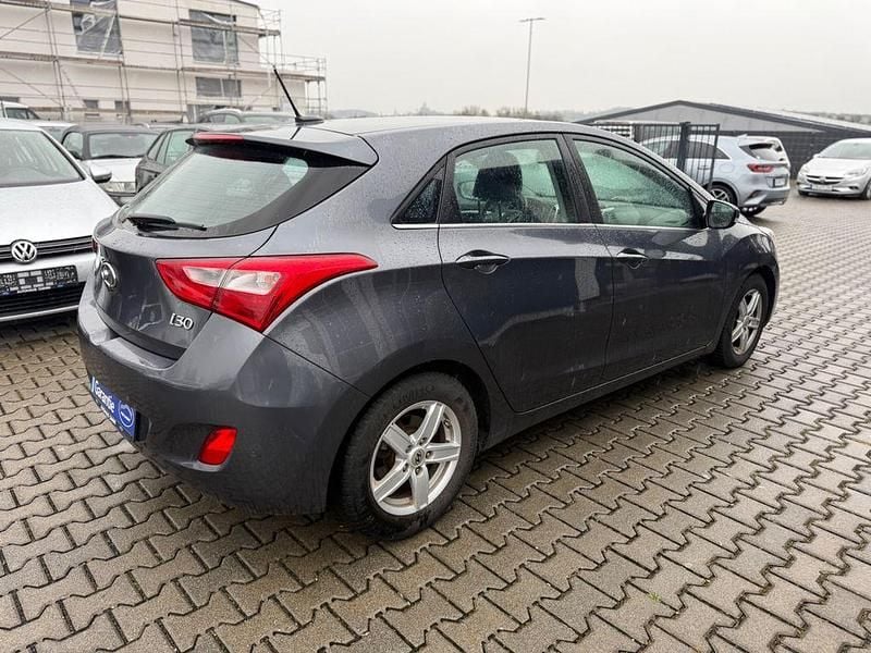 Gebraucht Hyundai i30 101 PS (74 kW) 2016 Grau Limousine