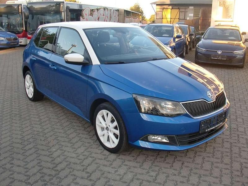 Blau Gebraucht 2015 Skoda Fabia Kleinwagen | 7.899 € (Guter Preis) - Bild 1/4