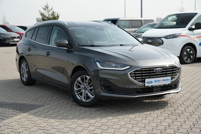Gebraucht Ford Focus Titanium 125 PS (91 kW) 2024 Grau Limousine