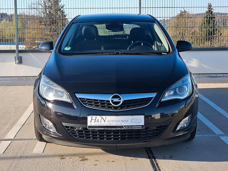 Gebraucht Opel Astra Cosmo 116 PS (85 kW) 2009 Schwarz Kleinwagen