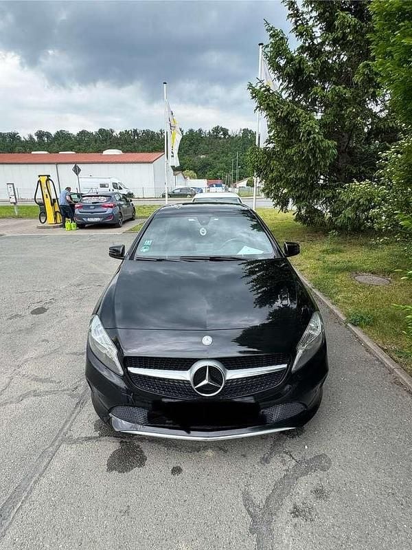 Schwarz Gebraucht 2016 Mercedes A180 Urban Limousine | 15.500 € (Fairer Preis) - Bild 1/4