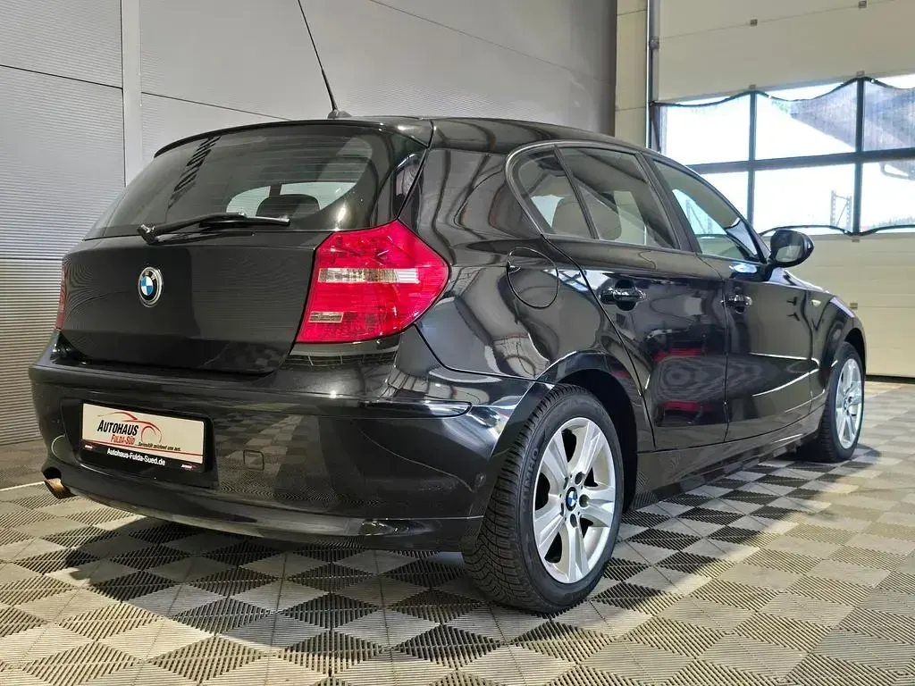 Gebraucht BMW 116 Advantage 116 PS (85 kW) 2011 Schwarz Kleinwagen