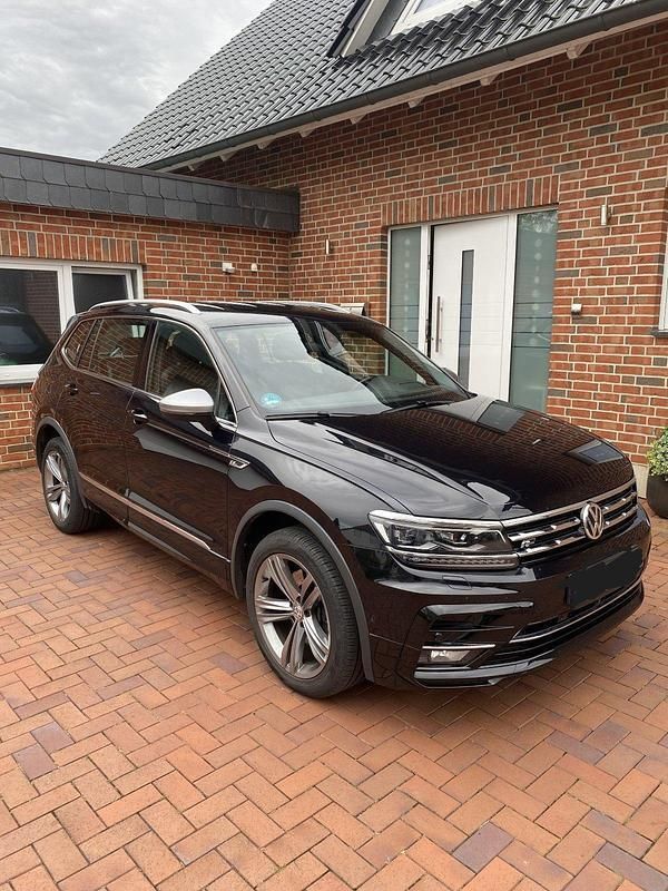 Schwarz Gebraucht 2020 VW Tiguan Allspace Highline SUV | 32.800 € (Etwas zu teuer) - Bild 1/4