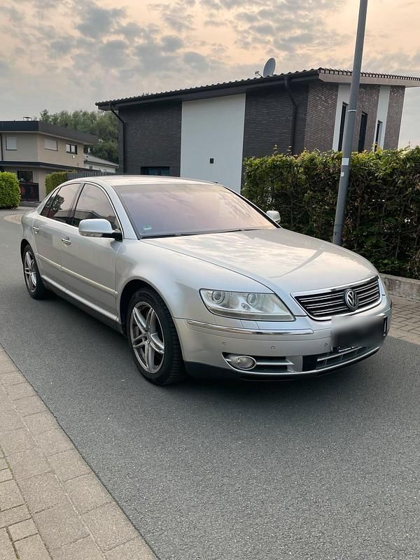 Silber Gebraucht 2006 VW Phaeton Limousine | 4.333 € (Fairer Preis) - Bild 1/4
