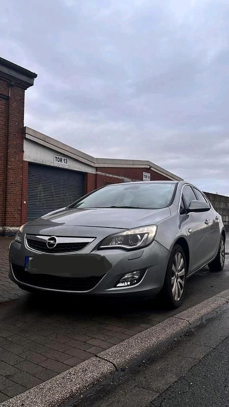Gebraucht Opel Astra 140 PS (102 kW) 2010 Silber Limousine