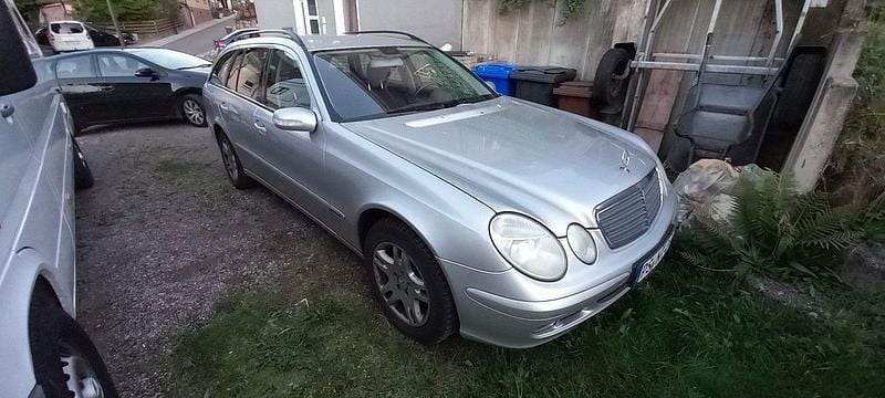 Silber Gebraucht 2005 Mercedes E200 Classic Kombi | 2.200 € (Superpreis) - Bild 1/4