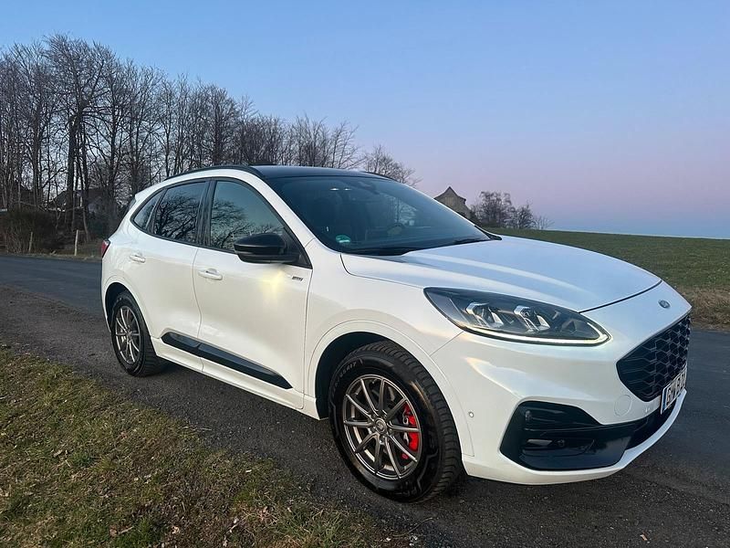 Gebraucht Ford Kuga 224 PS (164 kW) 2021 Weiß SUV