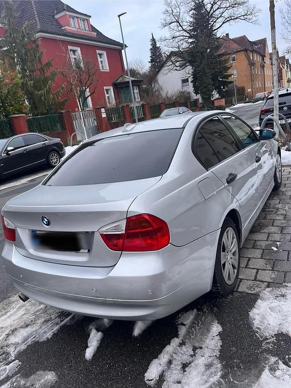 Silber Gebraucht 2005 BMW 320 Limousine | 2.800 € (Superpreis) - Bild 1/4