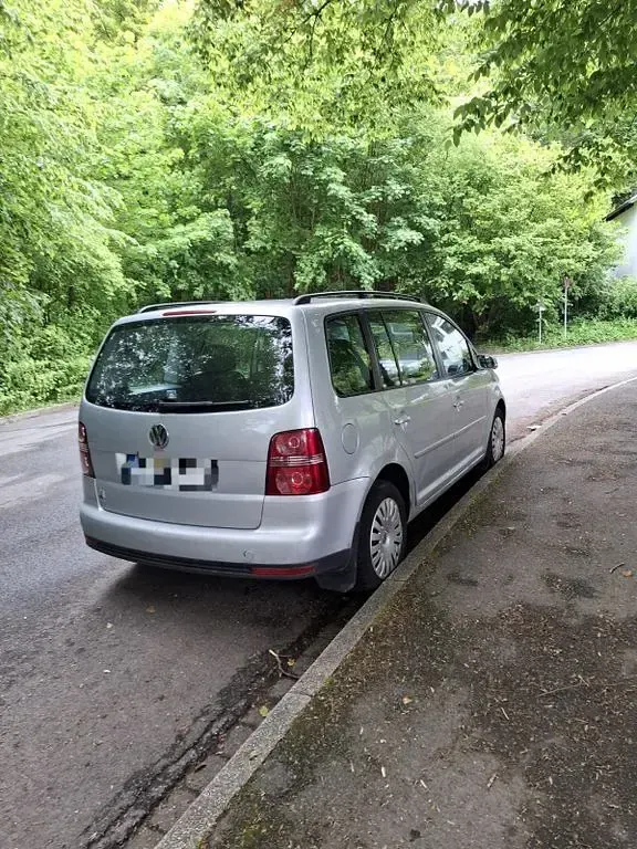 Gebraucht VW Touran 102 PS (75 kW) 2008 Silber Van / Kleinbus