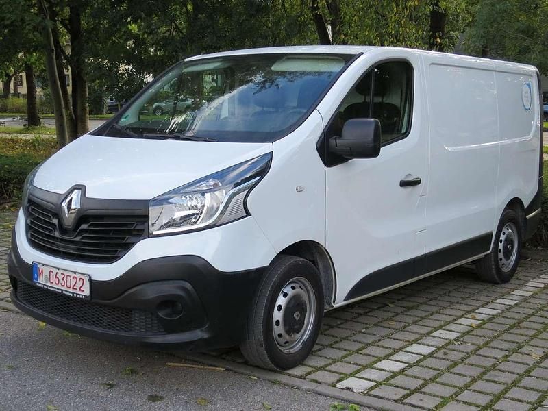 Gebraucht Renault Trafic Komfort 120 PS (88 kW) 2017 Gletscherweiss Van / Kleinbus