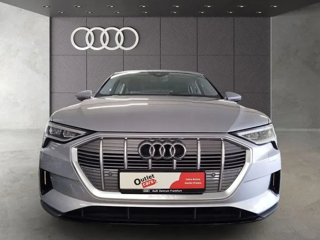 Używany Audi e-tron 230 kW (313 KM) 2022 Srebrny SUV