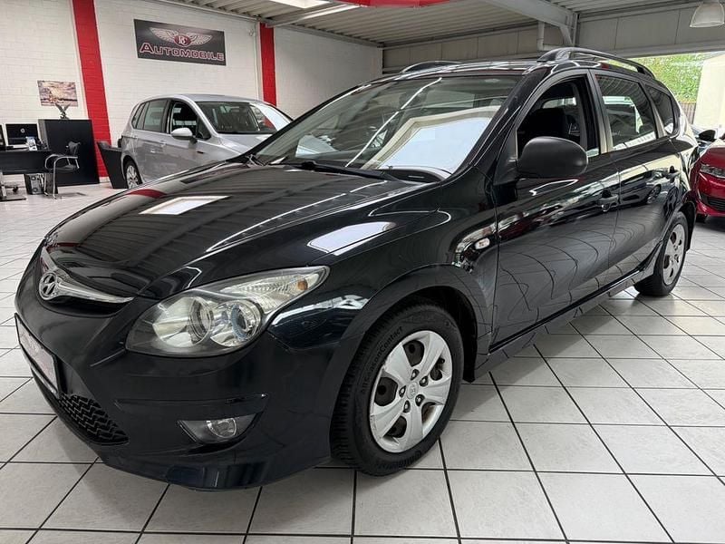 Schwarz Gebraucht 2011 Hyundai i30 Classic Kombi | 3.450 € (Fairer Preis) - Bild 1/4