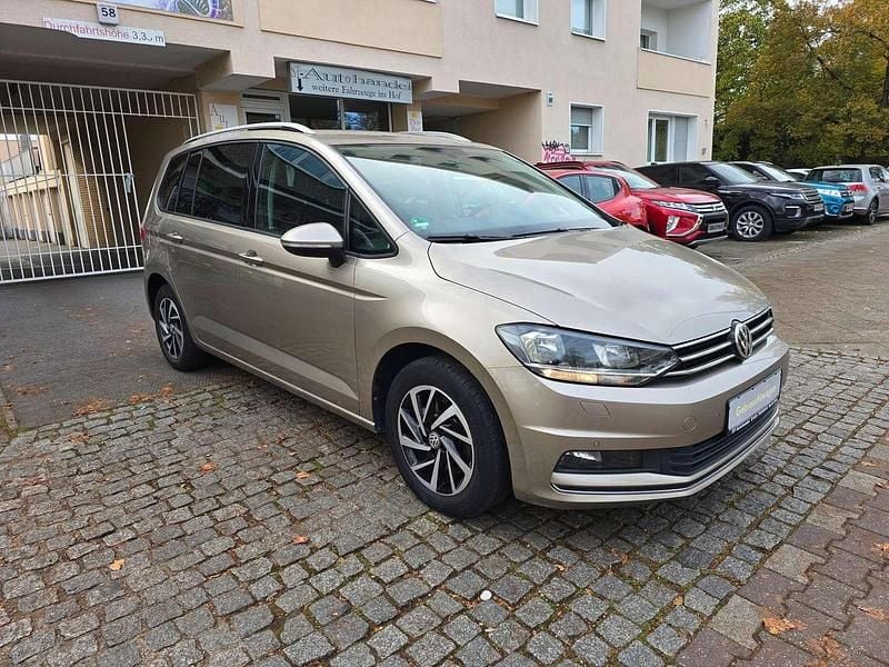 Titanium beige metallic Gebraucht 2018 VW Touran Join Van / Kleinbus | 14.900 € (Guter Preis) - Bild 1/4