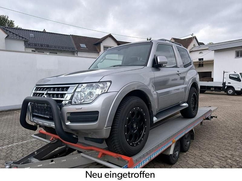 Silber Gebraucht 2018 Mitsubishi Pajero Edition SUV | 38.900 € (Guter Preis) - Bild 1/4