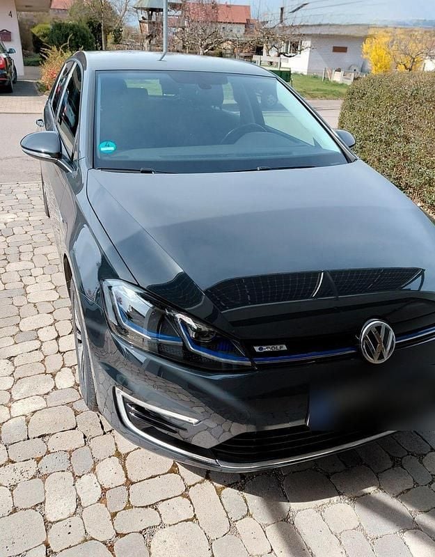 Używany VW e-Golf 100 kW (136 KM) 2020 Szary Hatchback