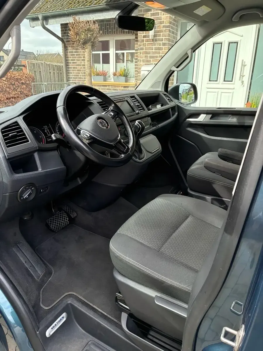 Gebraucht VW Multivan 150 PS (110 kW) 2019 Grün Van / Kleinbus