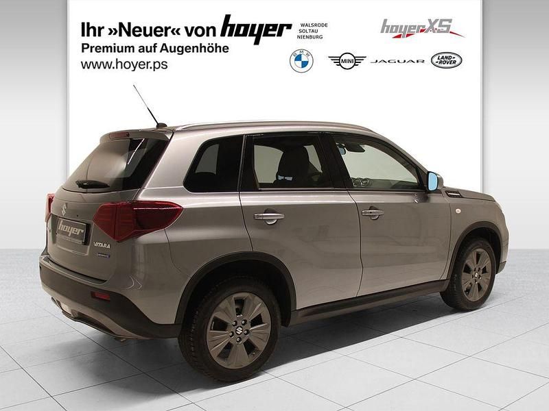 Gebraucht Suzuki Vitara Comfort 116 PS (85 kW) 2023 Galactic gray metallic SUV