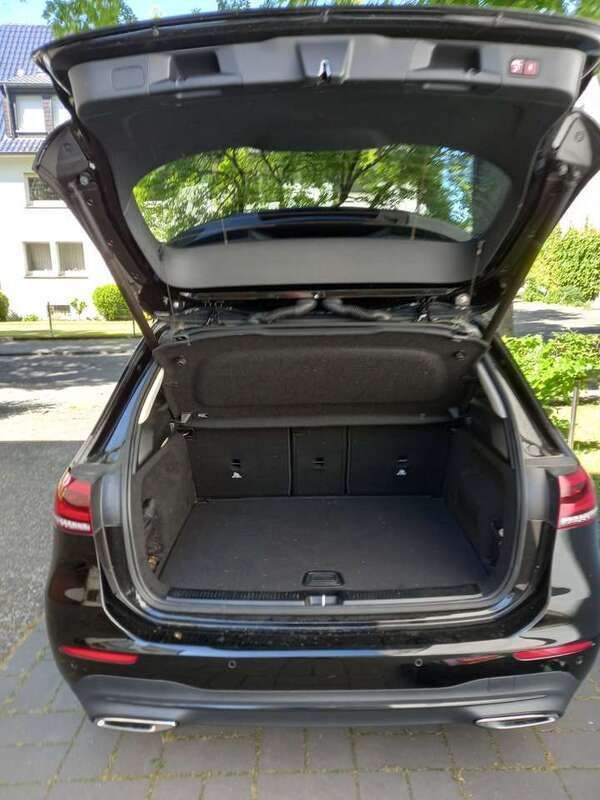 Schwarz Gebraucht 2023 Mercedes B180 Advanced Van / Kleinbus | 26.500 € (Superpreis) - Bild 1/4