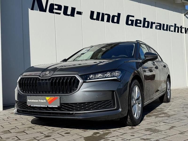 Neu Skoda Superb Selection 150 PS (110 kW) 2026 Grau Kombi