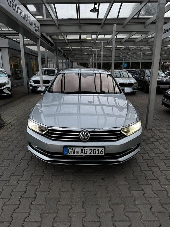 Gebraucht VW Passat Comfortline 120 PS (88 kW) 2018 Silber Kombi