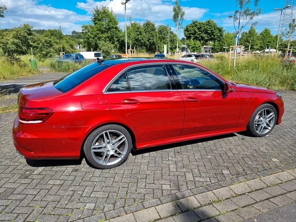 Gebraucht Mercedes E500 Avantgarde 408 PS (300 kW) 2015 Rot Limousine