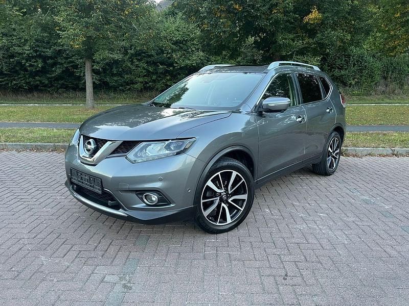 Grau Gebraucht 2016 Nissan X-Trail Tekna SUV | 11.299 € (Guter Preis) - Bild 1/4