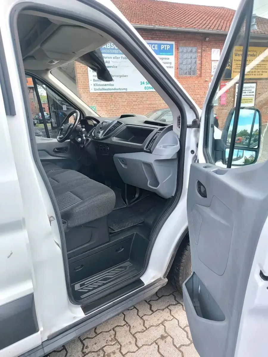 Gebraucht Ford Transit 105 PS (77 kW) 2018 Weiß Van / Kleinbus