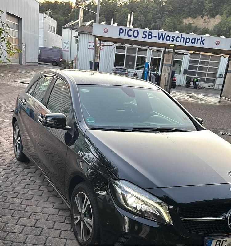 Schwarz Gebraucht 2016 Mercedes A180 Kombi | 13.000 € (Guter Preis) - Bild 1/3