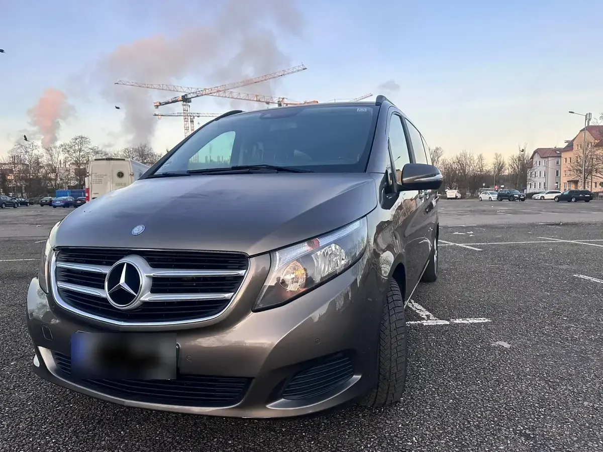Gebraucht Mercedes V250 Avantgarde 190 PS (139 kW) 2015 Braun Van / Kleinbus