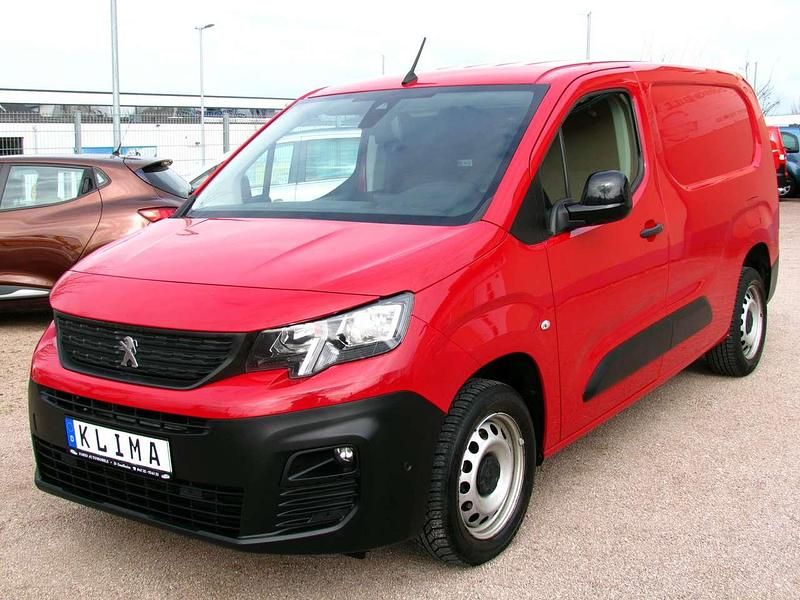 Gebraucht Peugeot Partner Premium 102 PS (75 kW) 2011 Wein rot Van / Kleinbus