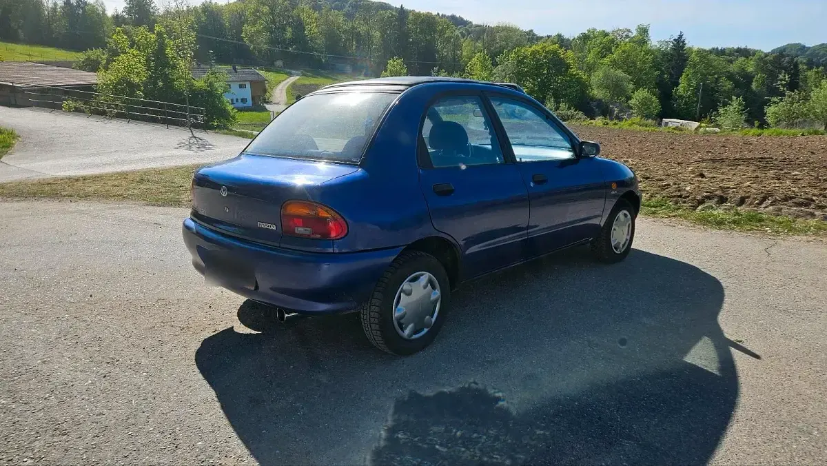 Second-hand Mazda 121 63 CP (46 kW) 1993 Mov Berlinǎ