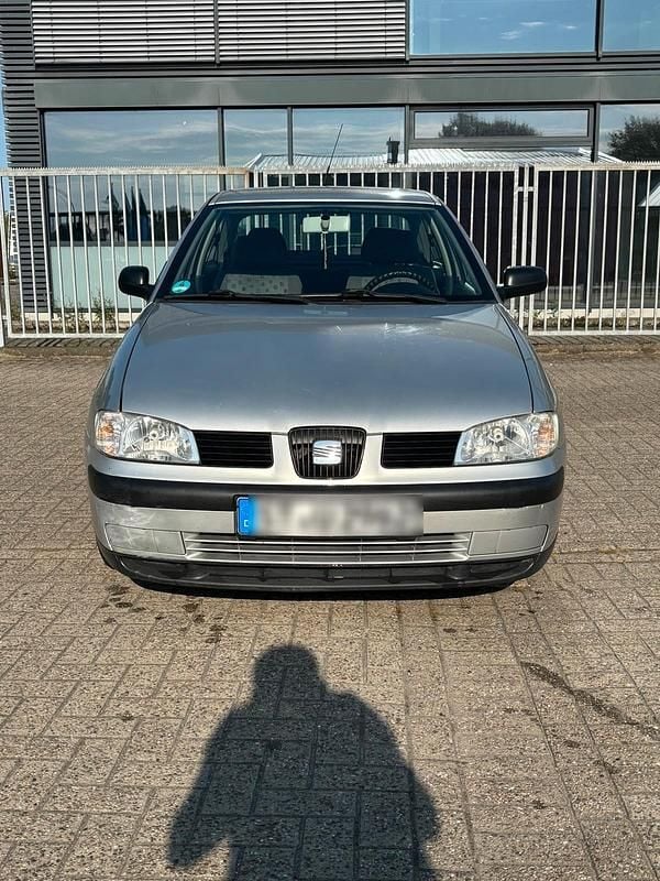 Silber Gebraucht 2002 Seat Ibiza Kleinwagen | 400 € (Superpreis) - Bild 1/4
