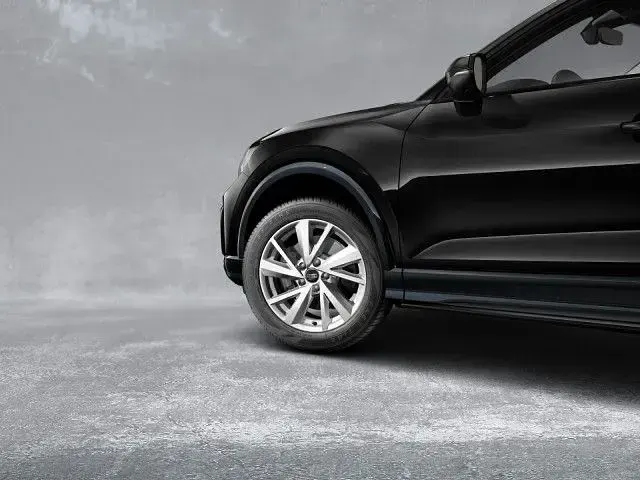 Second-hand Audi Q2 Advanced 190 CP (139 kW) 2025 Negru SUV