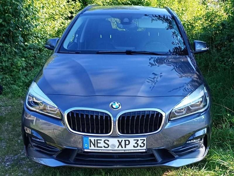 Grau Gebraucht 2021 BMW 218 Active Tourer M Sport Van / Kleinbus | 22.950 € (Guter Preis) - Bild 1/1