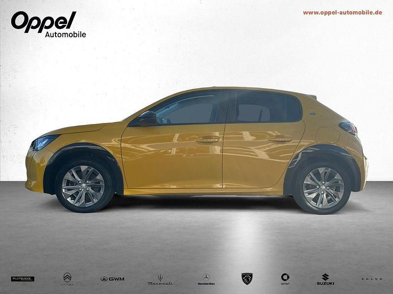 Gebraucht Peugeot e-208 Active 100 kW (136 PS) 2022 Lack gelb faro/typ aussenverkleidung metalliclackierung Kleinwagen